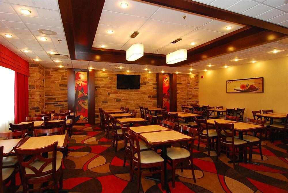 Quality Inn & Suites Val-d'Or Restoran fotoğraf