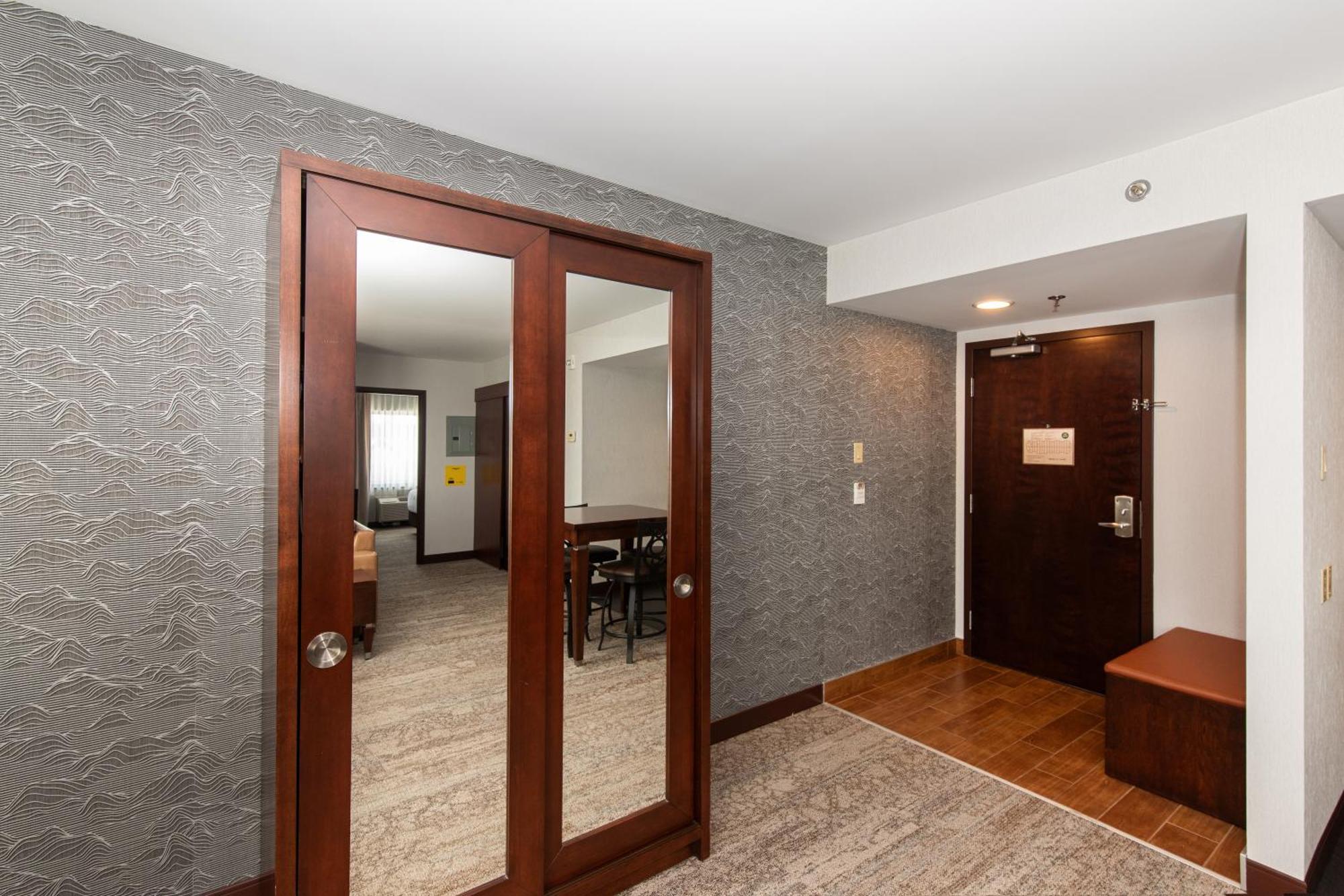Quality Inn & Suites Val-d'Or Dış mekan fotoğraf