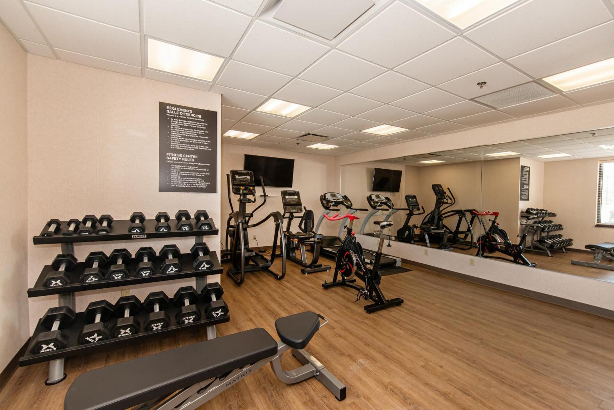Quality Inn & Suites Val-d'Or Dış mekan fotoğraf