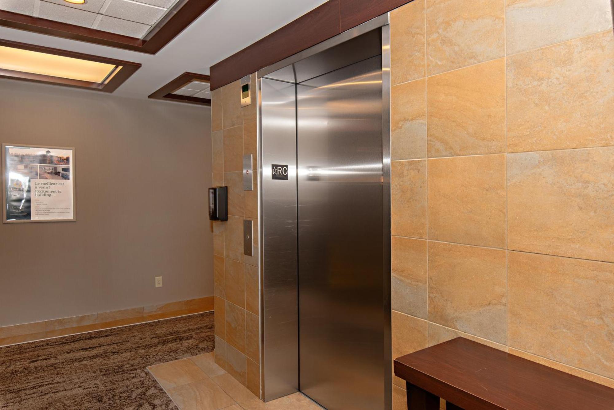 Quality Inn & Suites Val-d'Or Dış mekan fotoğraf