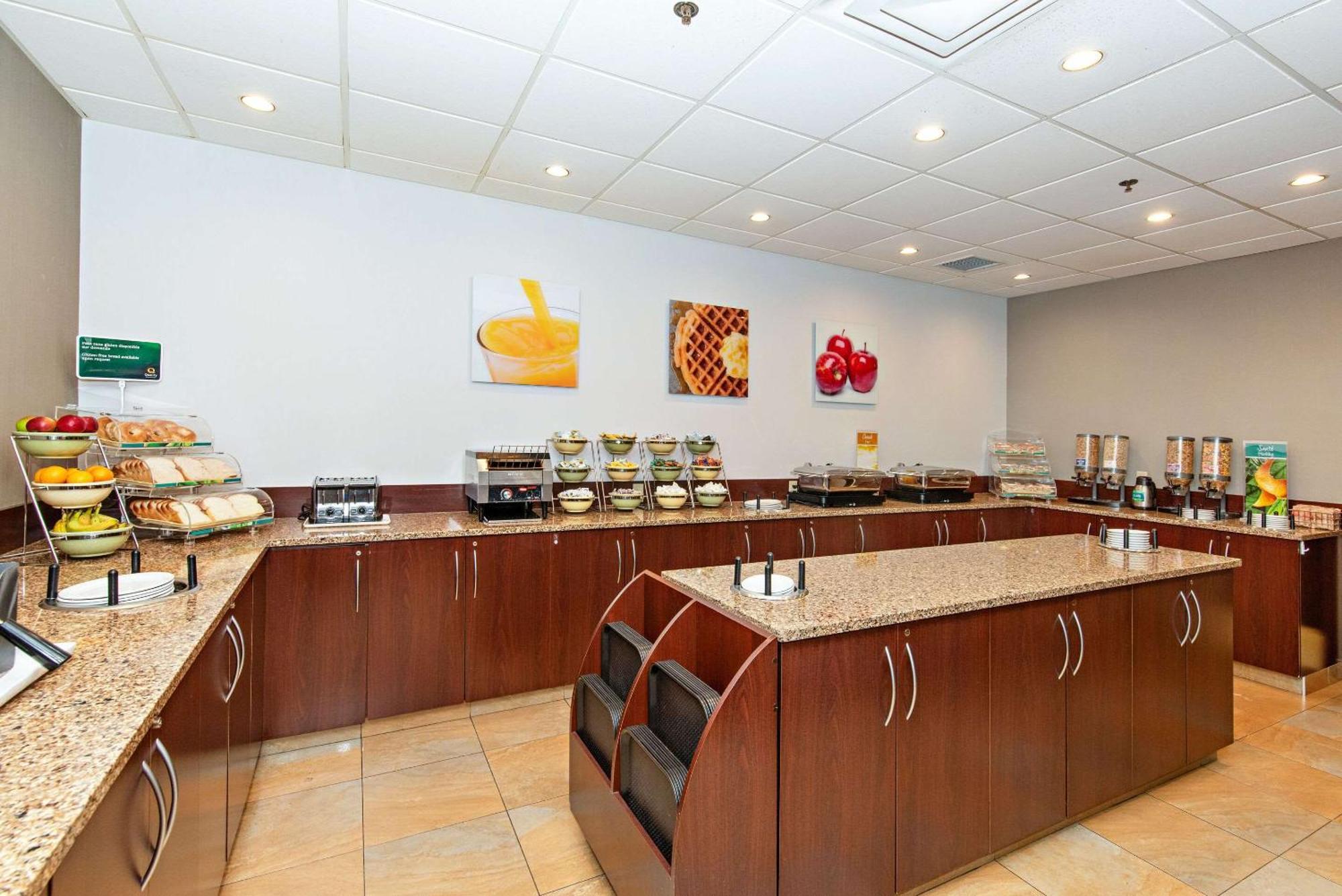 Quality Inn & Suites Val-d'Or Dış mekan fotoğraf