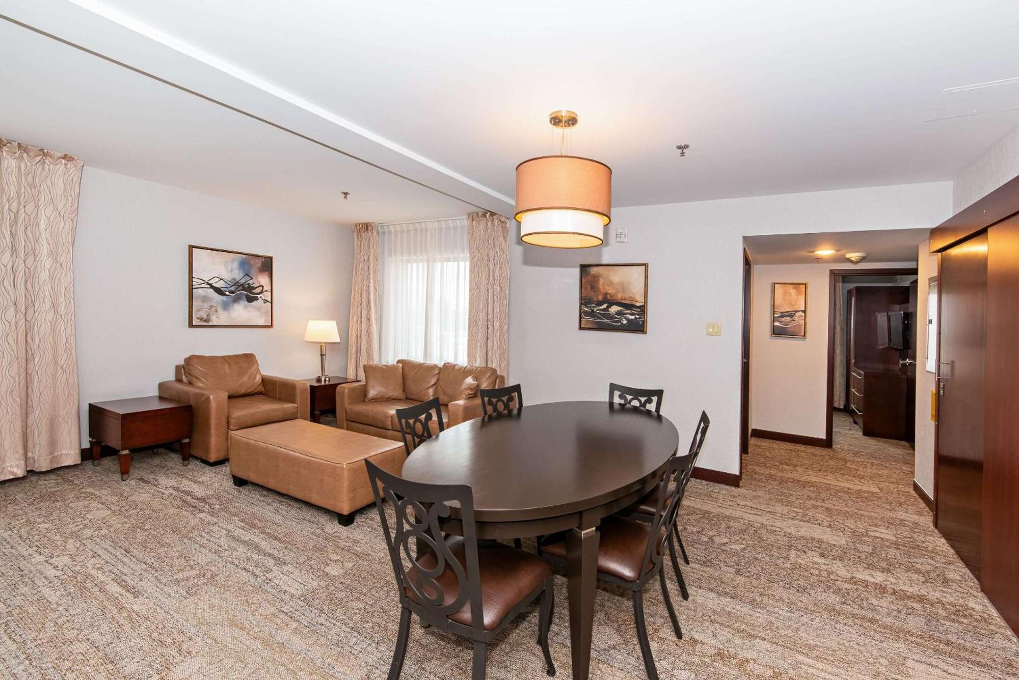 Quality Inn & Suites Val-d'Or Dış mekan fotoğraf